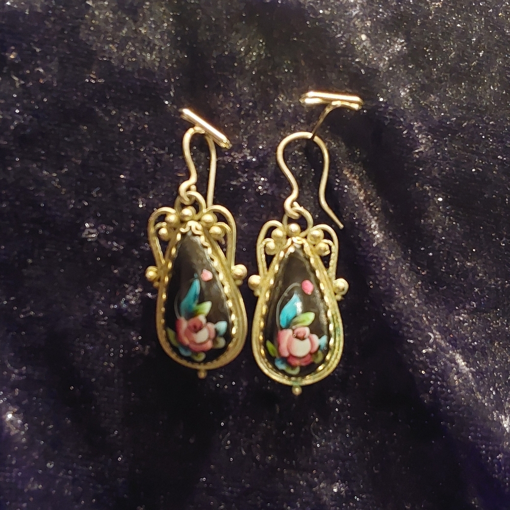 VINTAGE RUSSIAN ROSTOV JF PORCELAIN EARRINGS